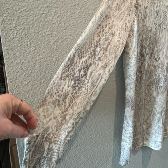 Chico's Mock Neck Snakeskin Sweater Sz M - Picture 2 of 15